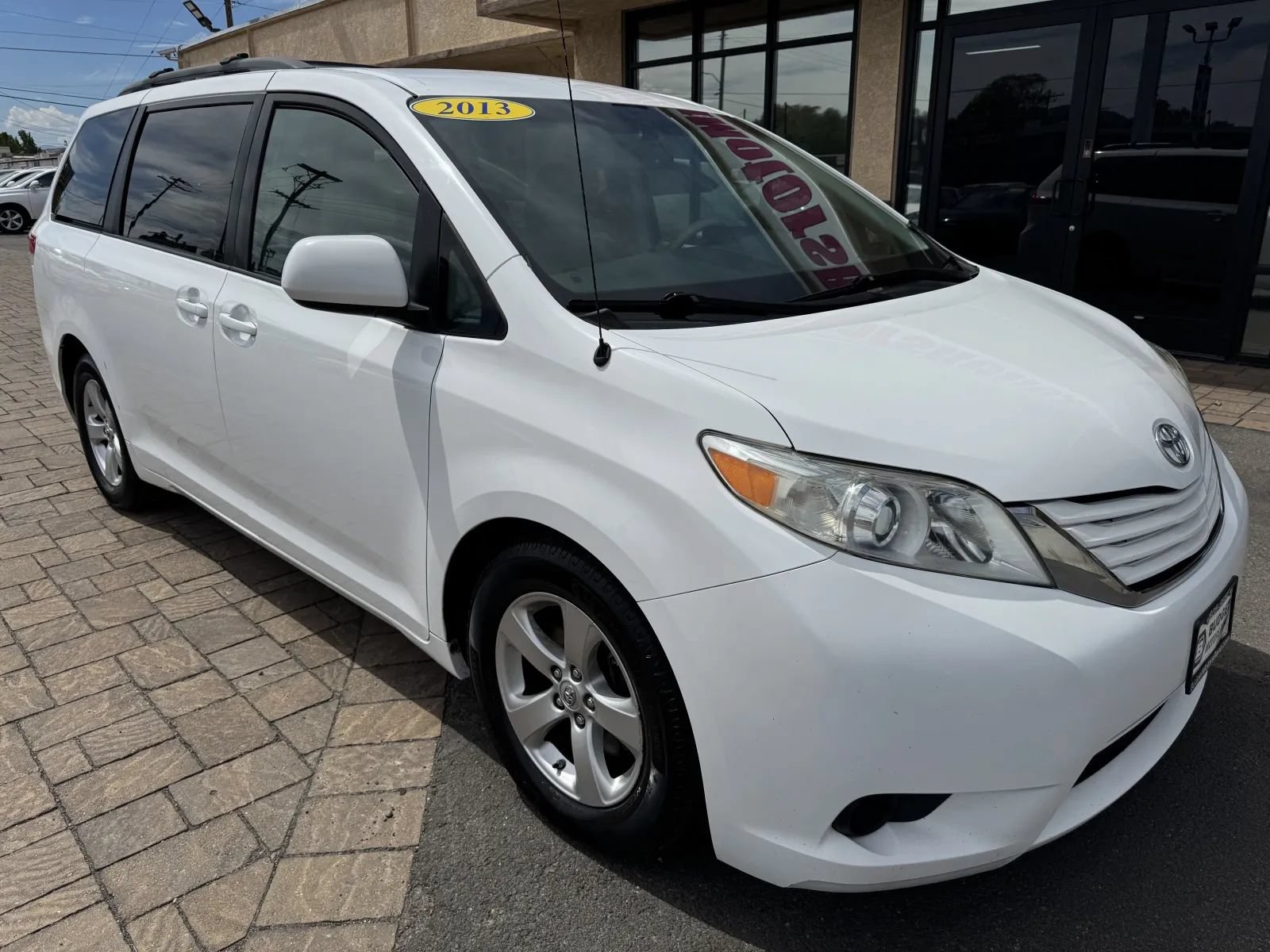 Used 2013 Toyota Sienna LE w/ Towing Pkg FWD image 8