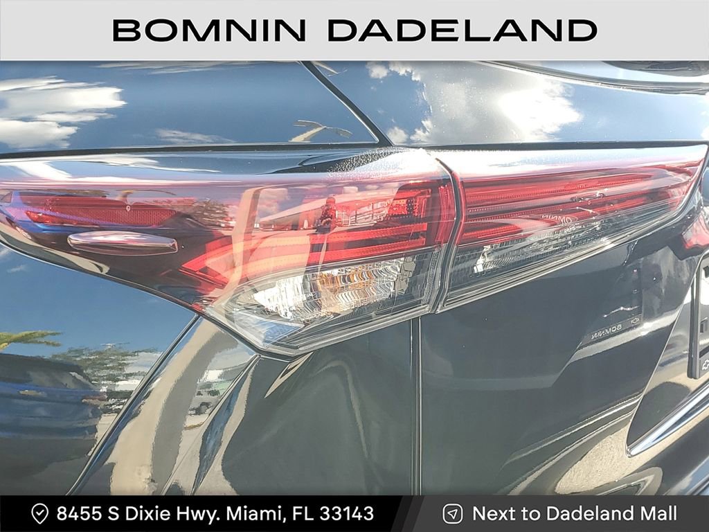 Used 2024 Toyota Highlander LE image 7