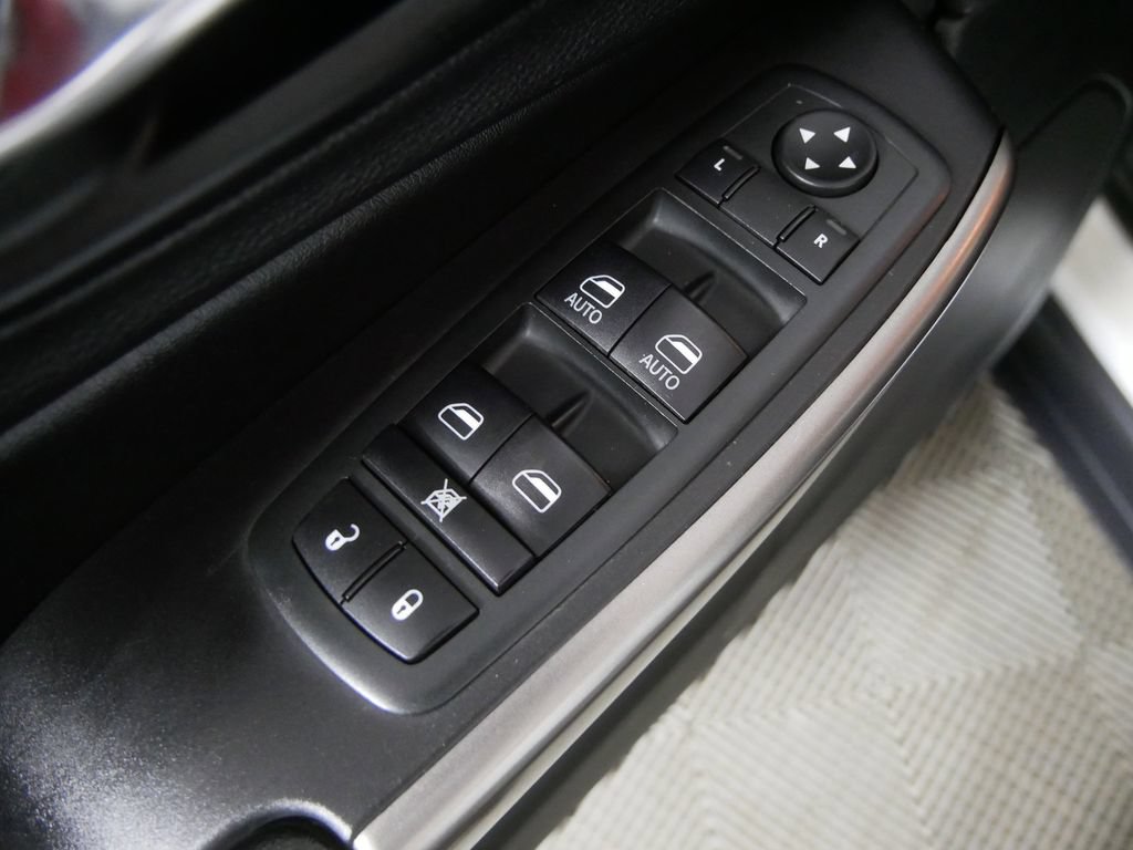 Used 2020 Jeep Cherokee Latitude Plus AWD/4WD image 15