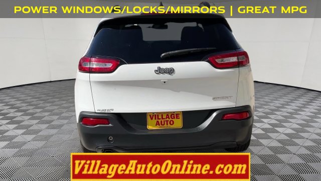 Used 2017 Jeep Cherokee Sport w/ Cold Weather Group FWD image 3