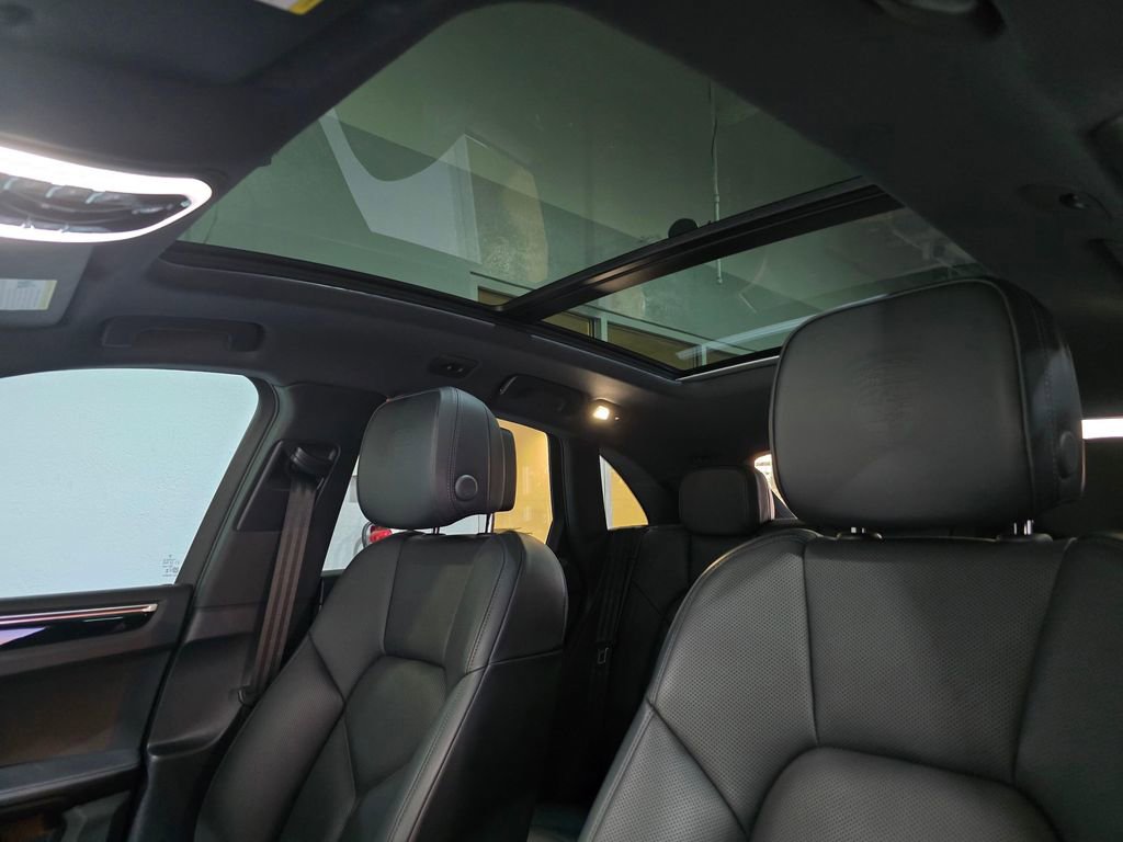 Used 2024 Porsche Macan image 25