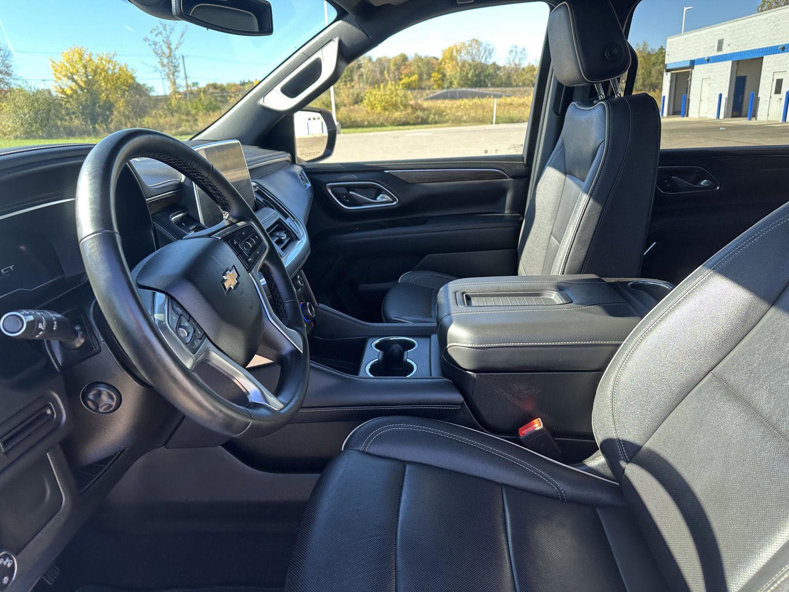 Used 2023 Chevrolet Suburban Premier image 24