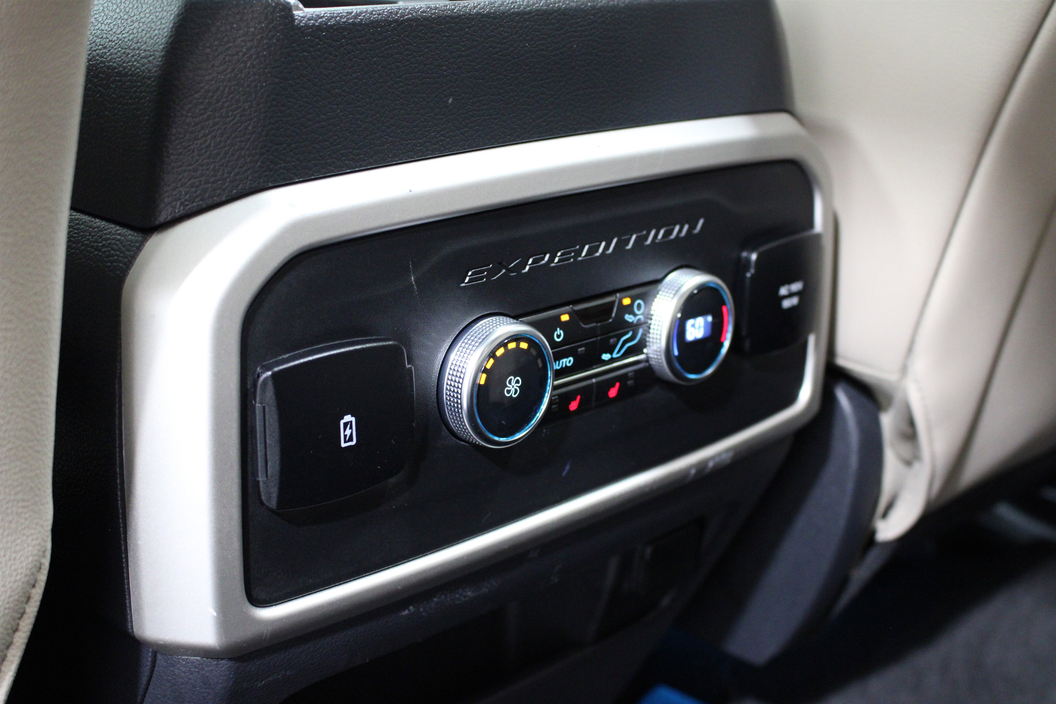 Used 2024 Ford Expedition Limited image 23