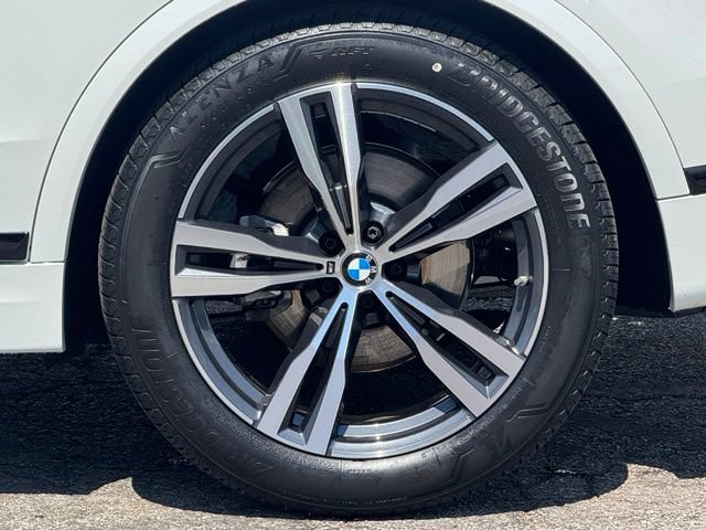 Certified 2025 BMW X7 xDrive40i w/ M Sport Package AWD/4WD image 4