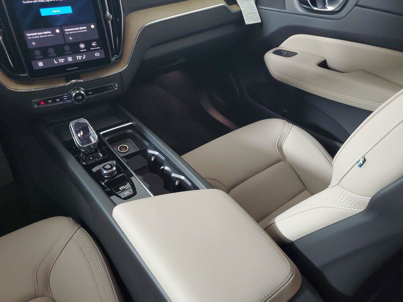 New 2027 Volvo XC60 B5 Core AWD/4WD image 17