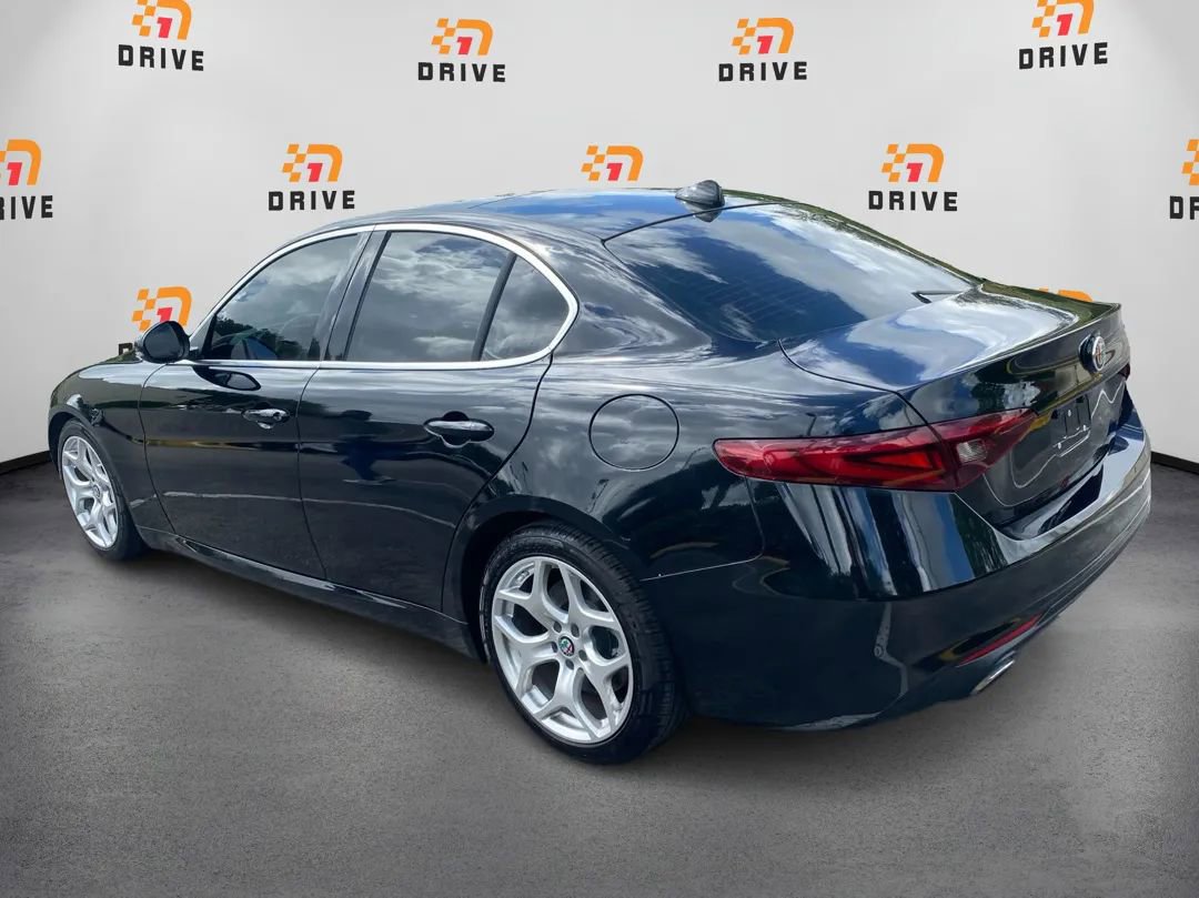 Used 2018 Alfa Romeo Giulia Ti RWD image 3