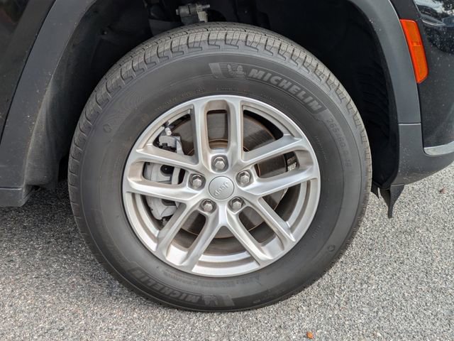 Used 2024 Jeep Grand Cherokee L Laredo image 12