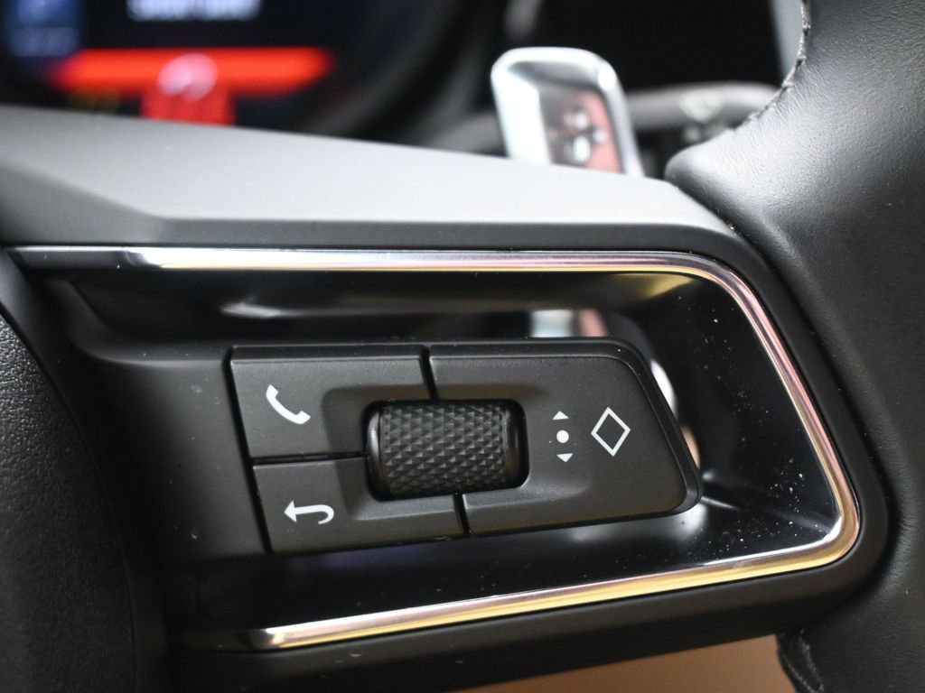 Certified 2025 Porsche Macan image 21