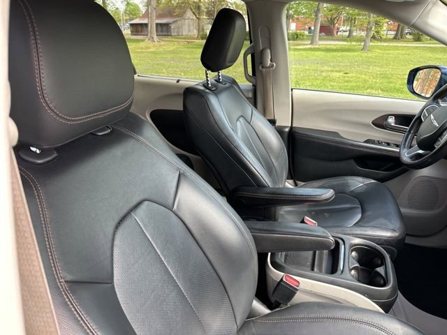Used 2019 Chrysler Pacifica Touring-L w/ Advanced Safetytec Group image 28