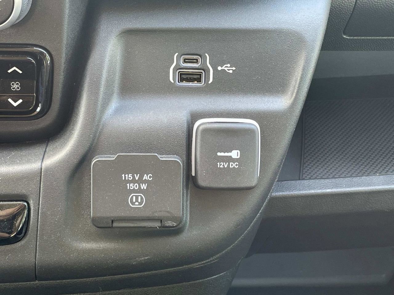 New 2024 RAM ProMaster 3500 w/ Delivery Van Package FWD image 17