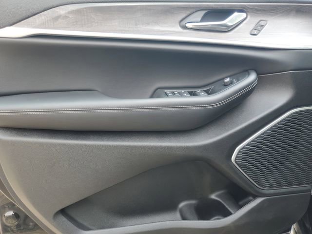 Used 2025 Jeep Grand Cherokee Limited 4xe image 10