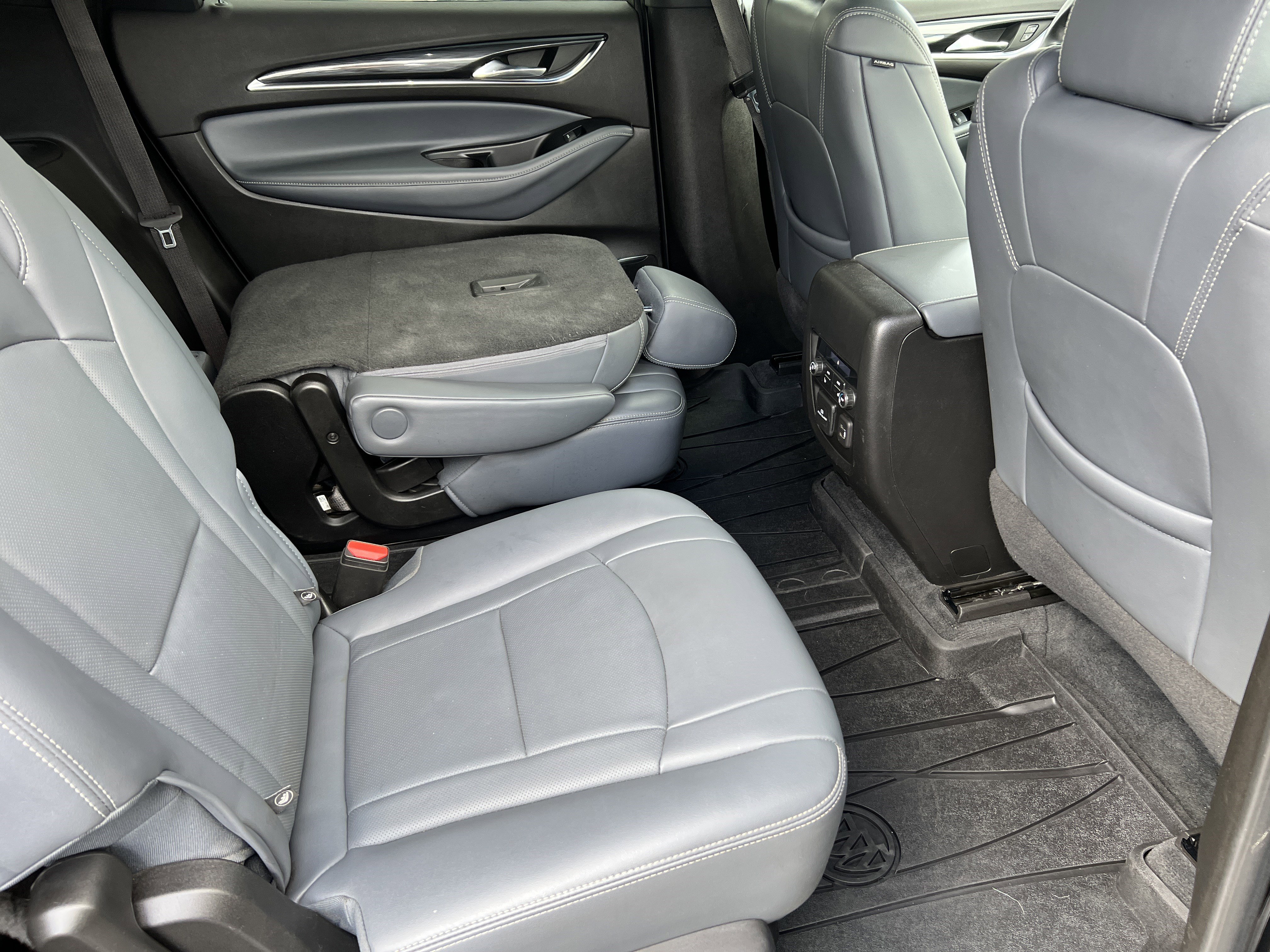 Used 2023 Buick Enclave Premium image 24