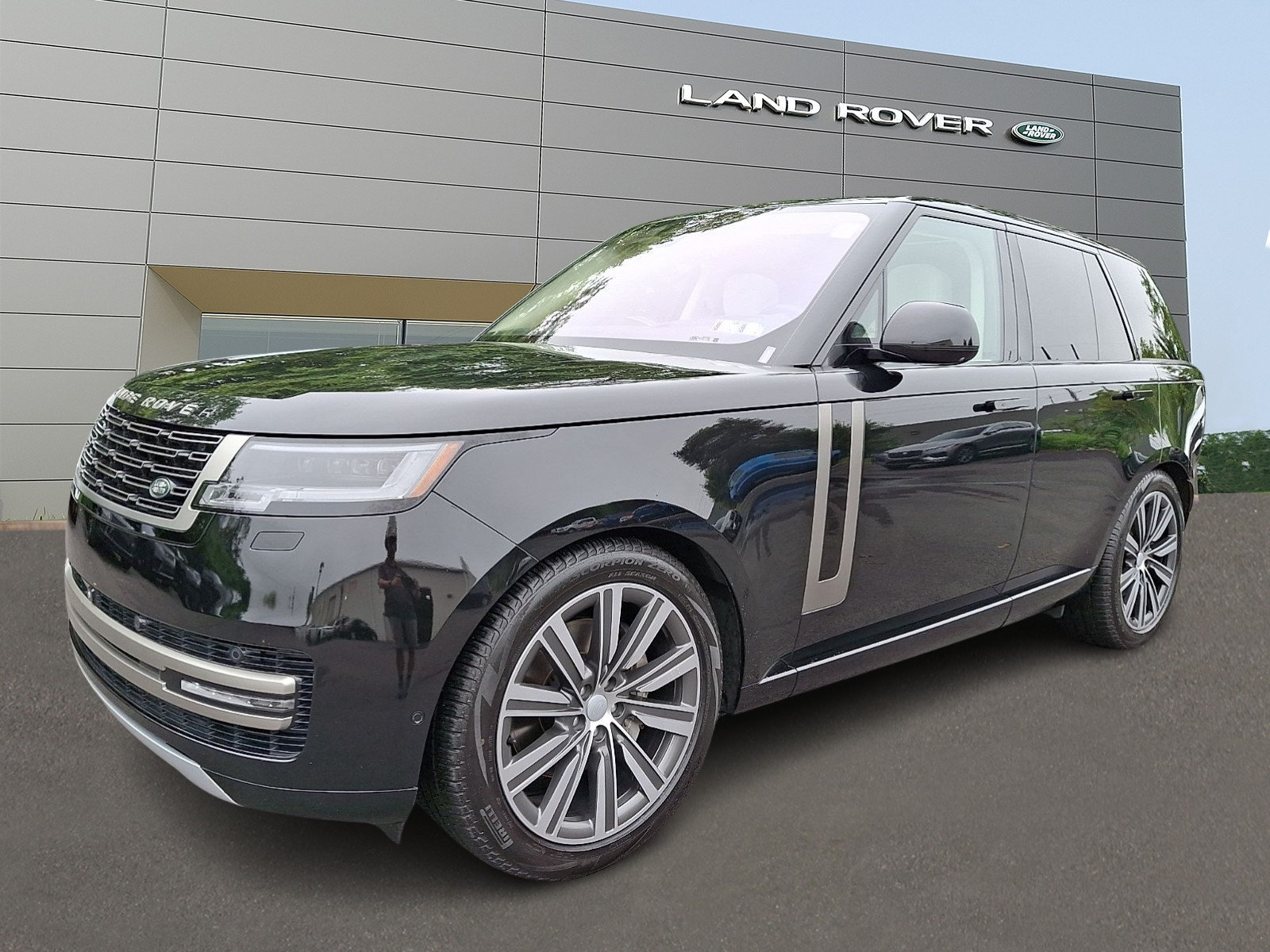 Used 2023 Land Rover Range Rover SE AWD/4WD image 1