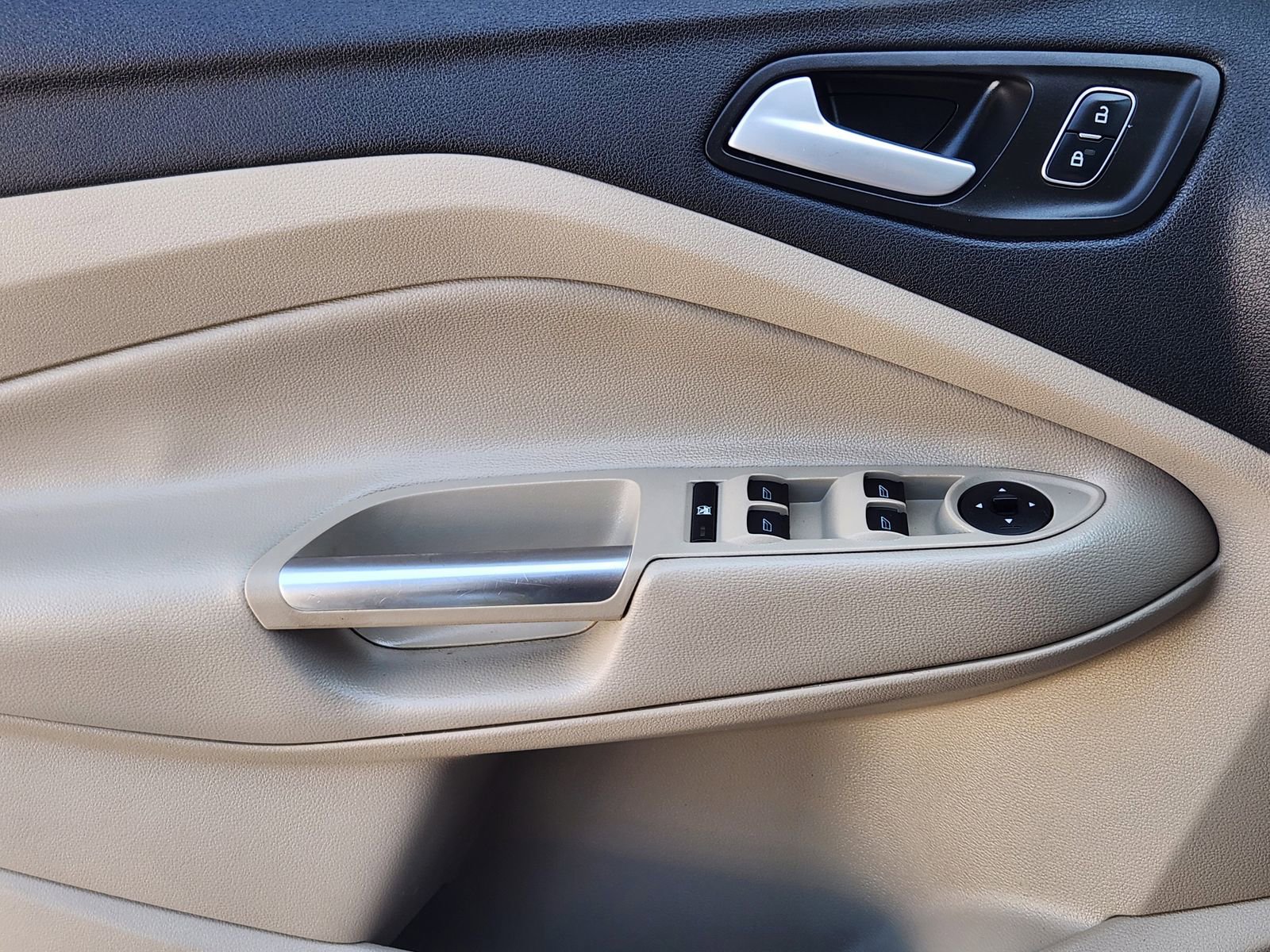 Used 2018 Ford Escape SE image 27