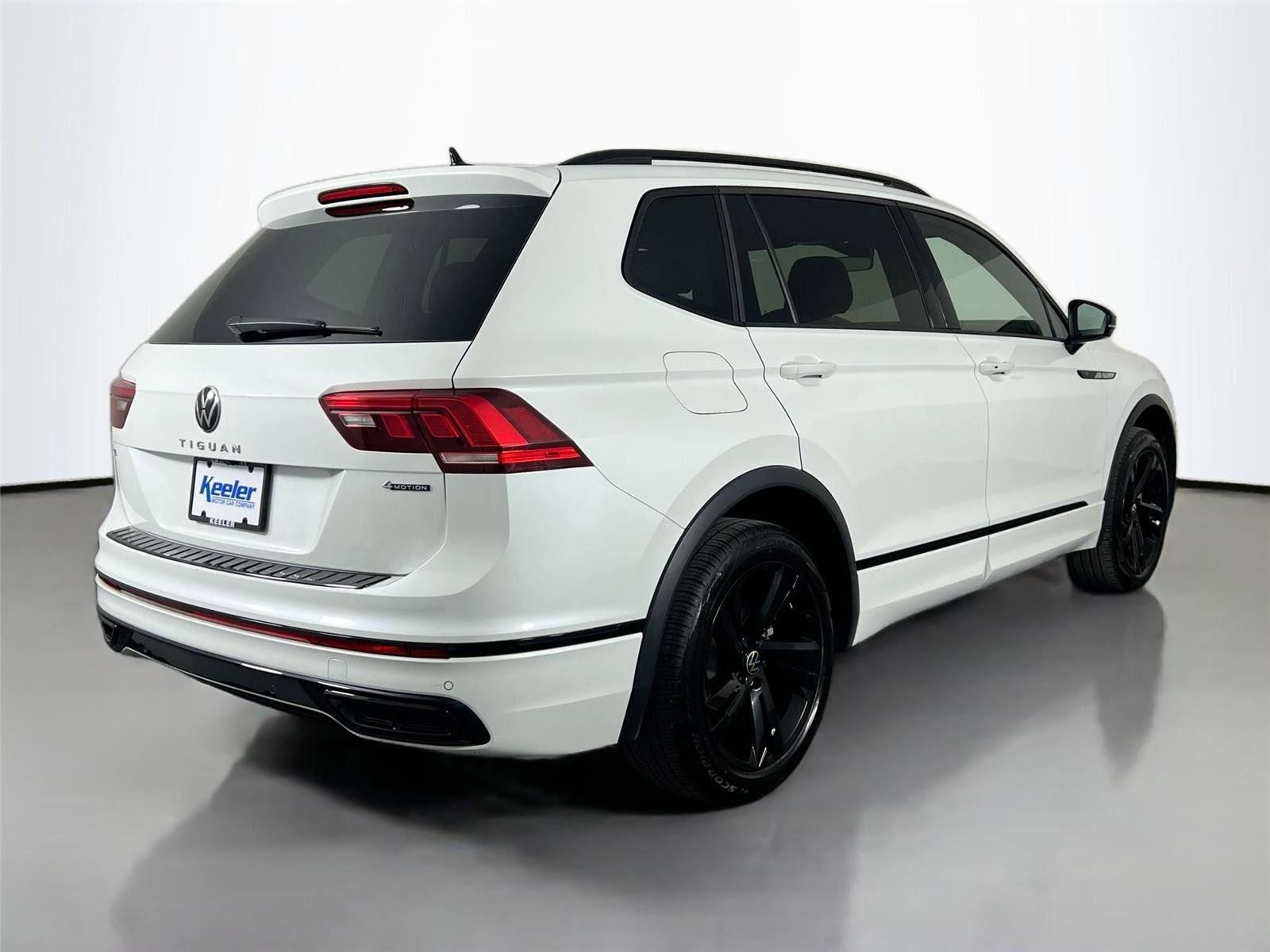 Used 2024 Volkswagen Tiguan SE R-Line AWD/4WD image 6