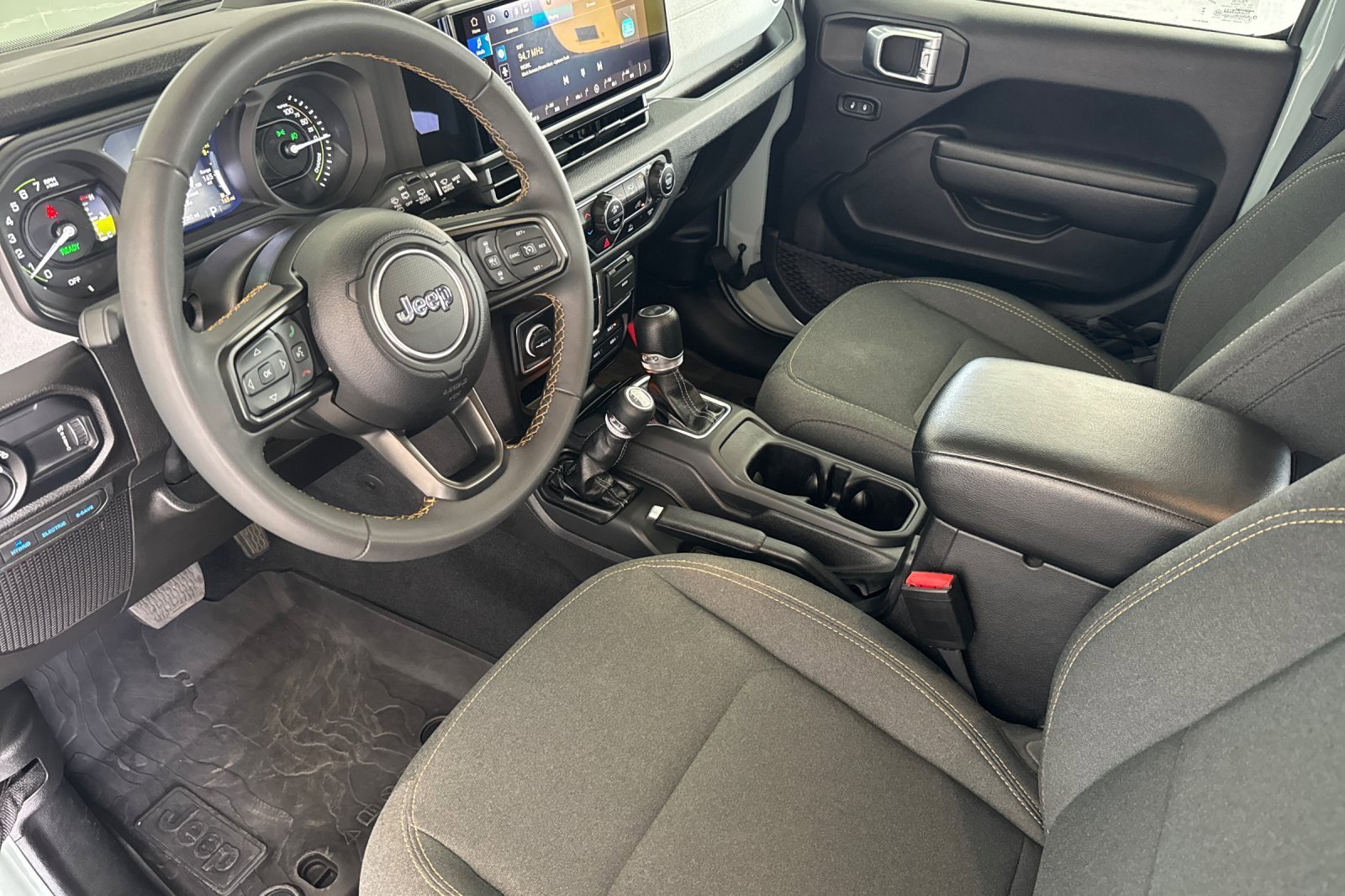Used 2024 Jeep Wrangler Unlimited w/ Technology Group AWD/4WD image 9