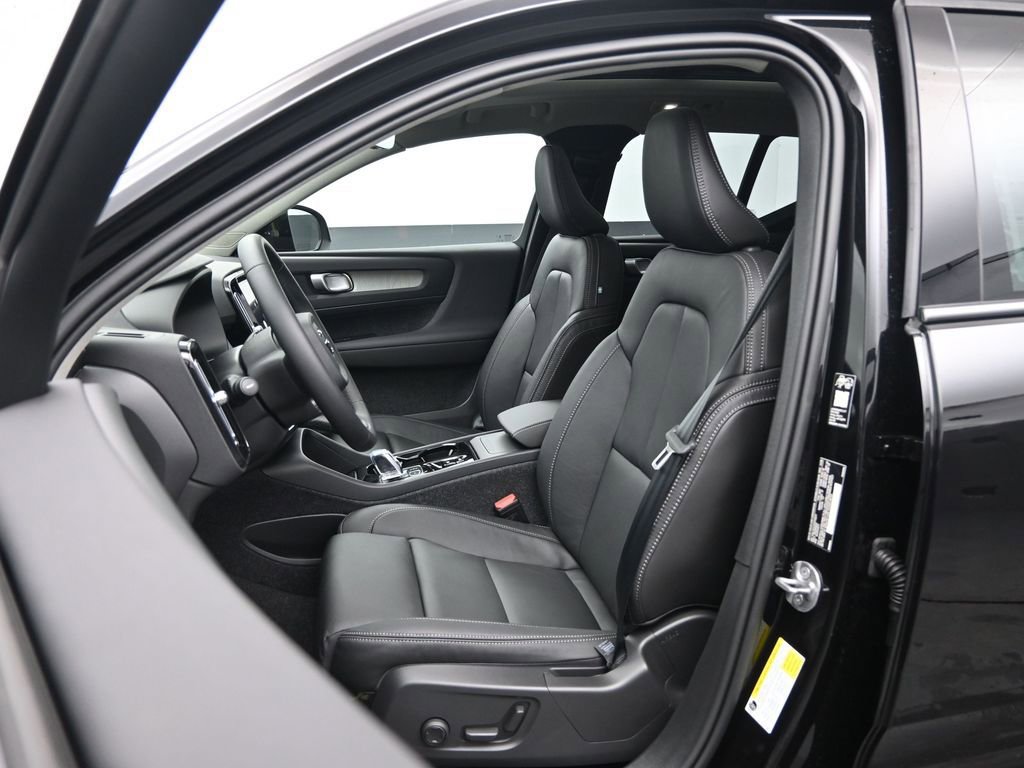 New 2026 Volvo XC40 B5 Plus w/ Protection Package Premier AWD/4WD image 20
