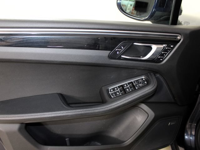 Used 2018 Porsche Macan AWD/4WD image 18