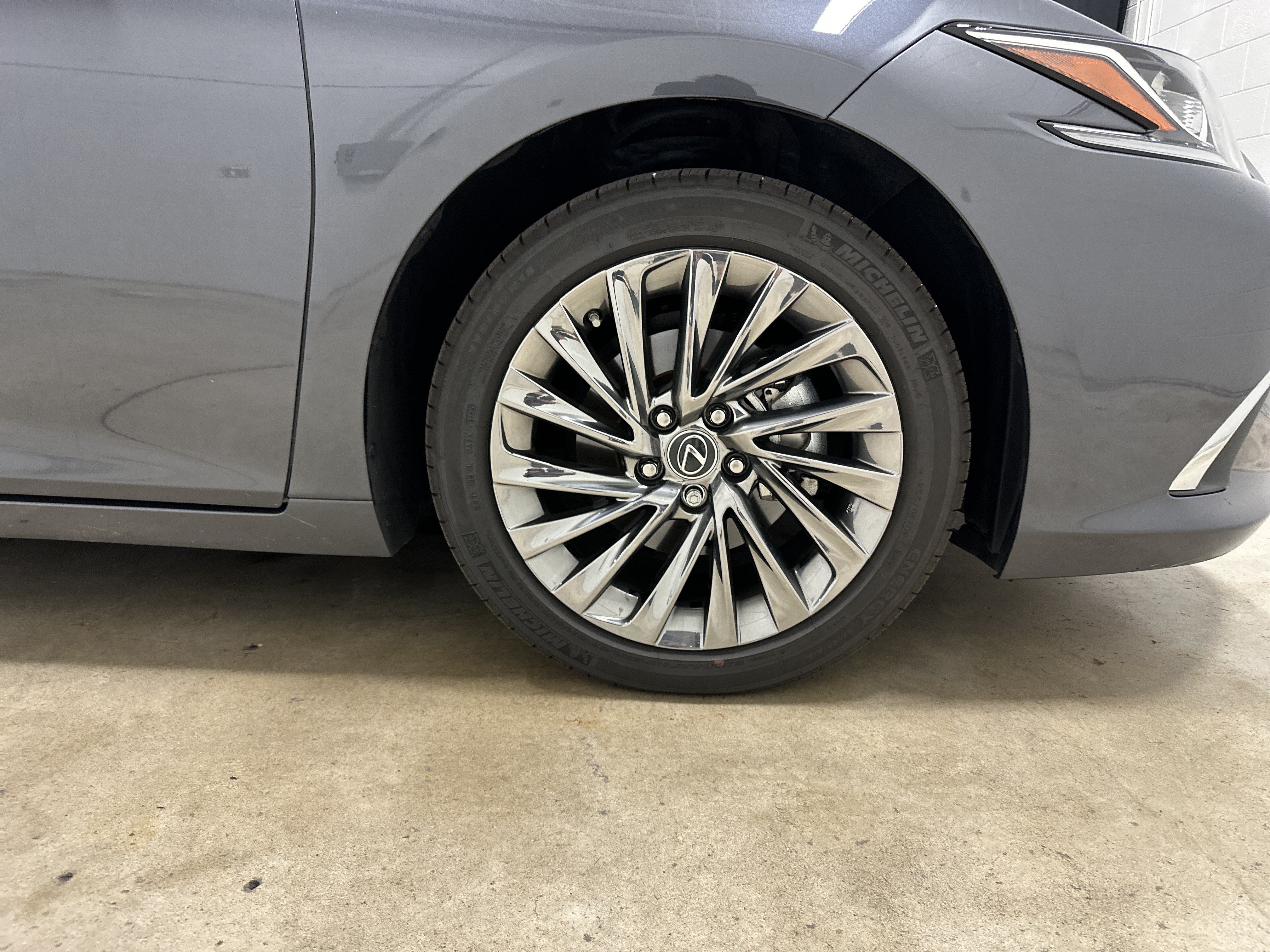 Certified 2025 Lexus ES 350 w/ Accessory Package (Z2) FWD image 13