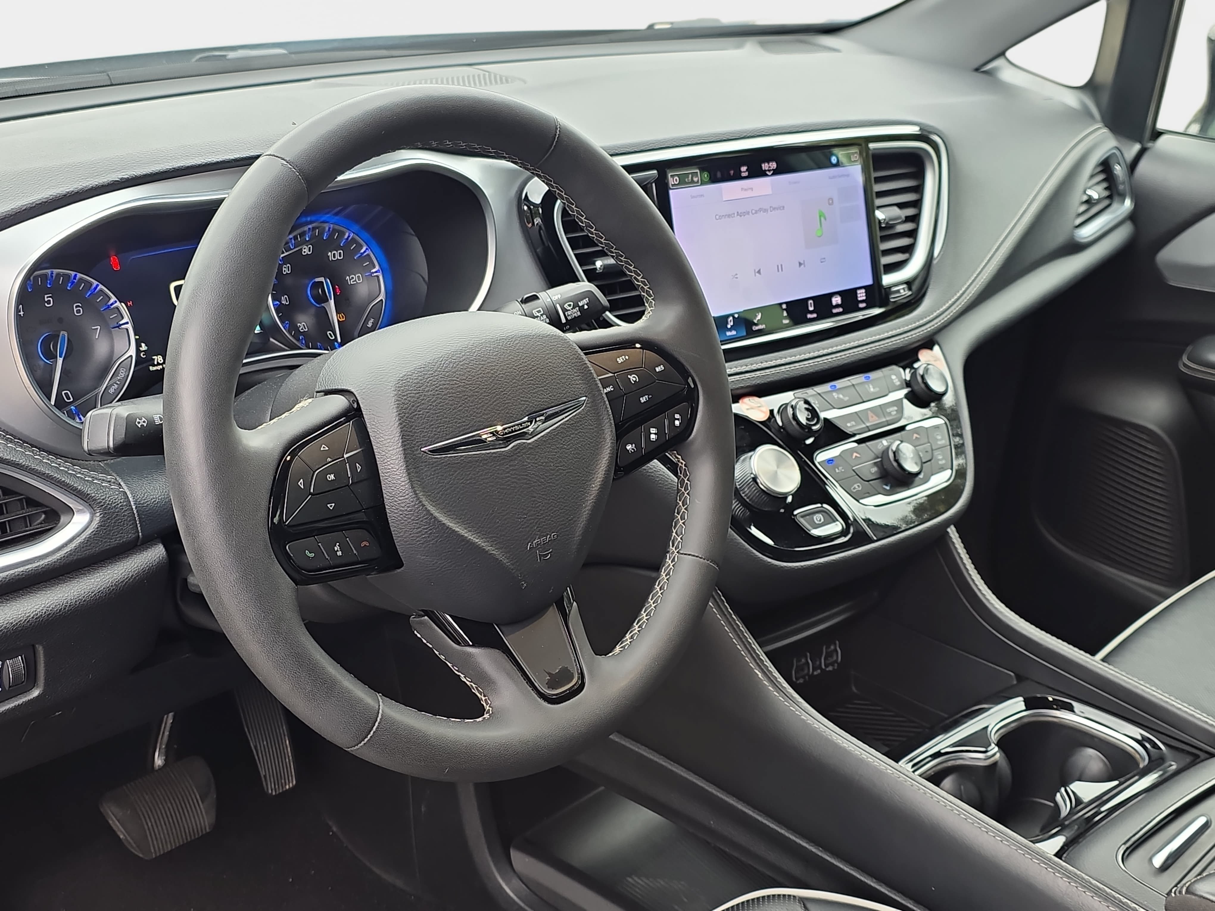 Used 2025 Chrysler Pacifica Limited FWD image 14