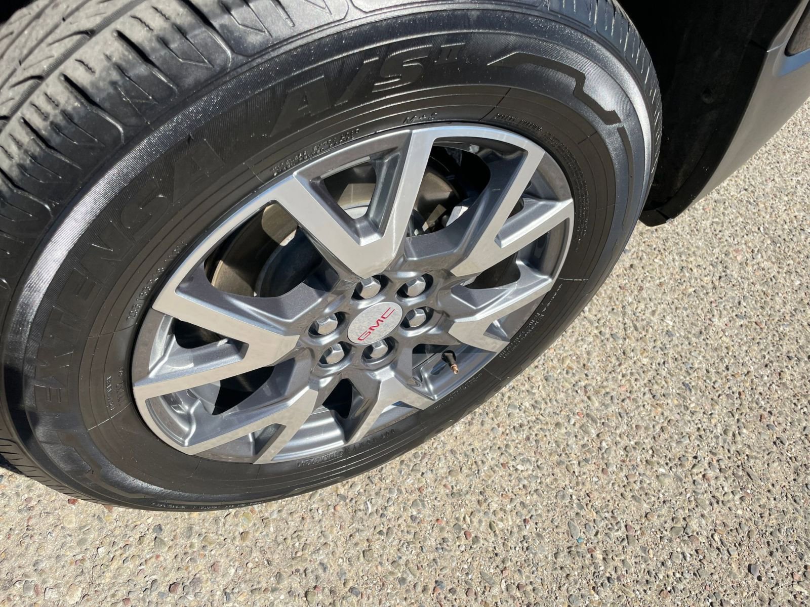 Used 2023 GMC Acadia SLT image 33