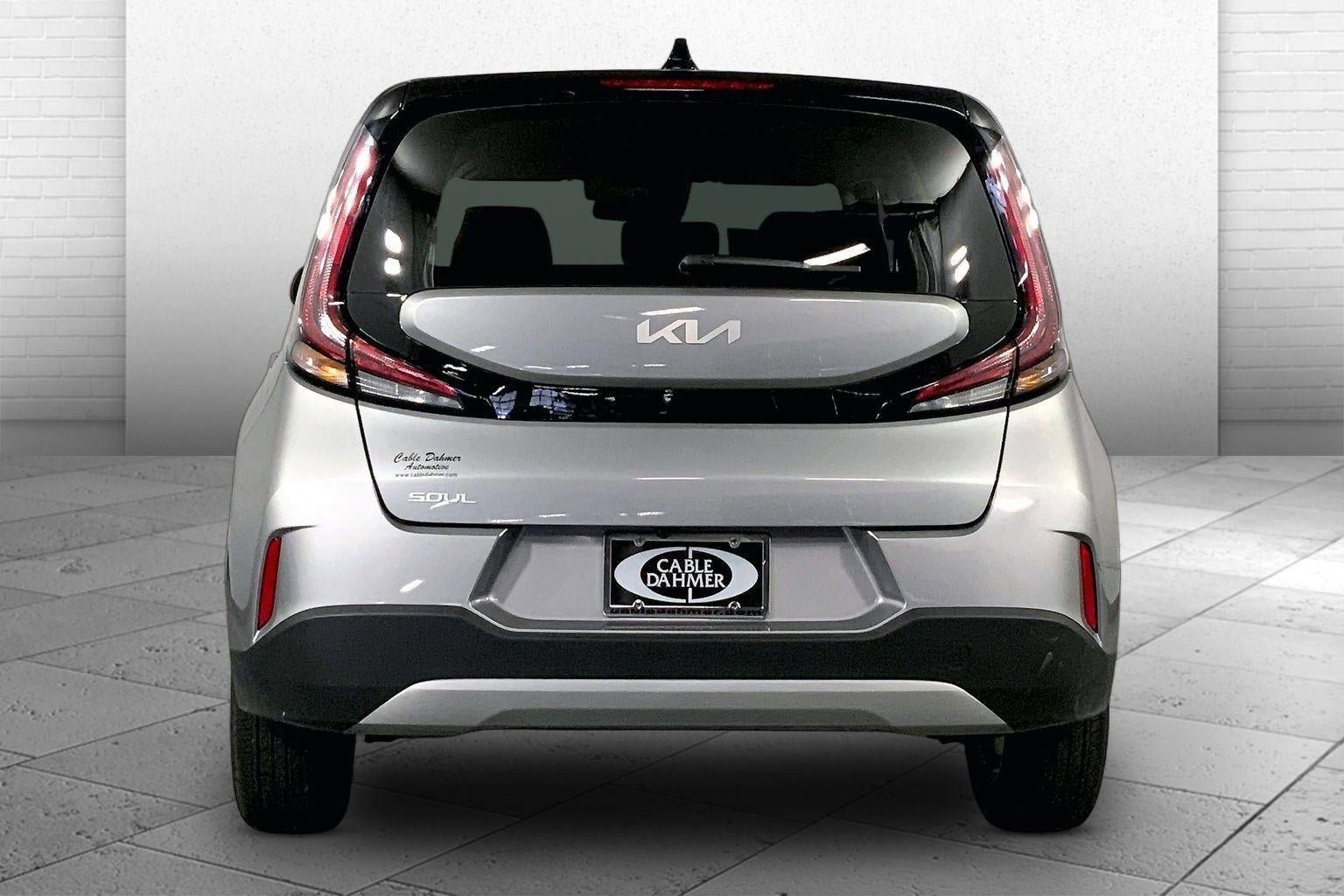 Used 2025 Kia Soul LX w/ LX Technology Package FWD image 3