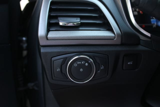 Used 2020 Ford Fusion SE FWD image 12