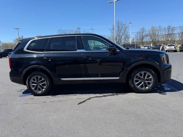 Used 2023 Kia Telluride LX image 17