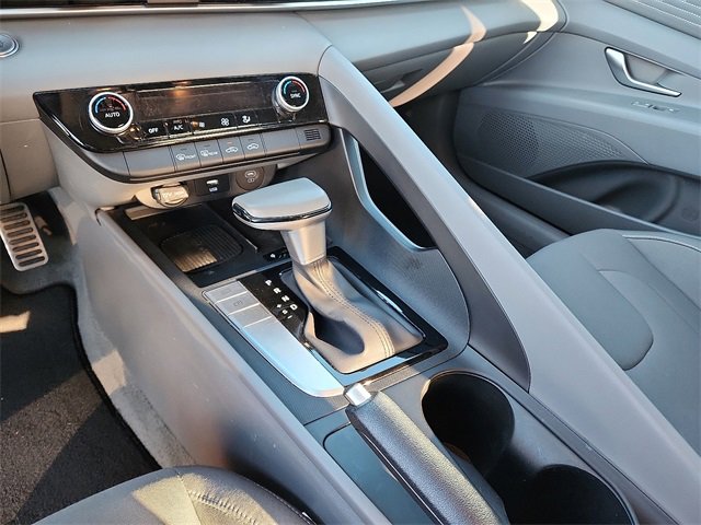 Used 2025 Hyundai Elantra Sport image 18