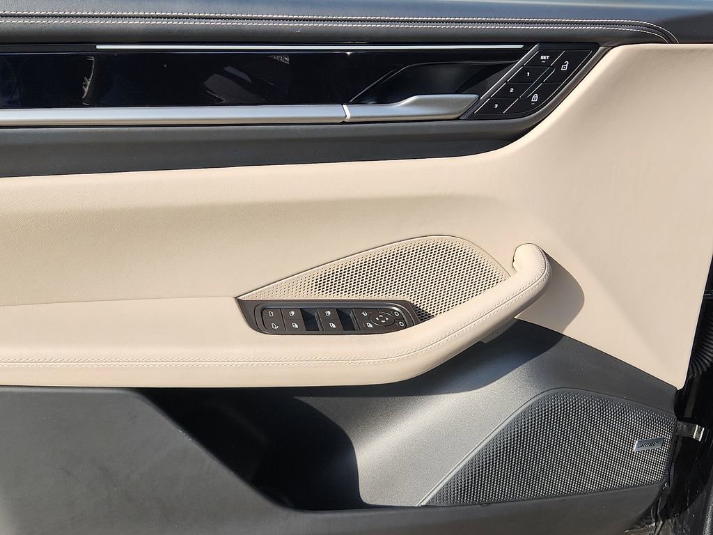 Certified 2025 Porsche Macan 4S Electric image 13