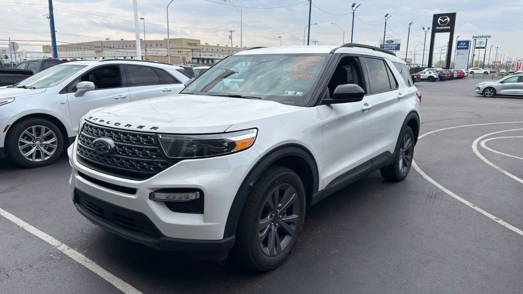 Used 2023 Ford Explorer XLT w/ Equipment Group 202A image 6