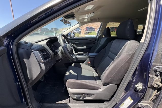 Used 2025 Nissan Rogue SV image 9