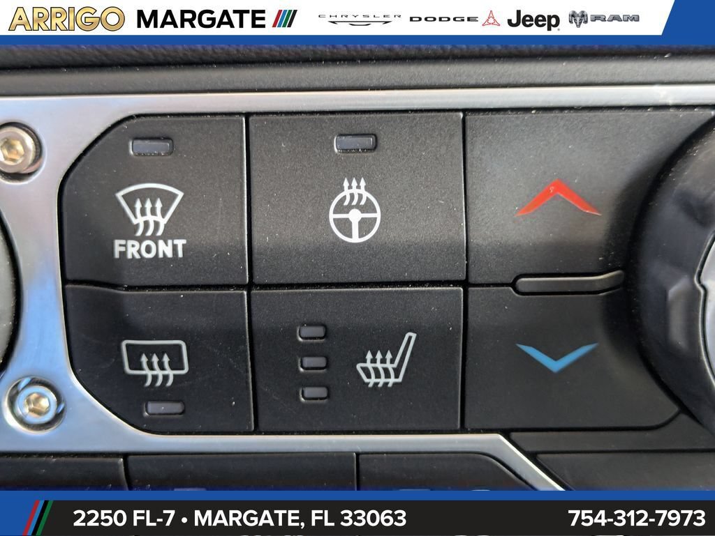 Used 2025 Jeep Wrangler Unlimited Sahara AWD/4WD image 23