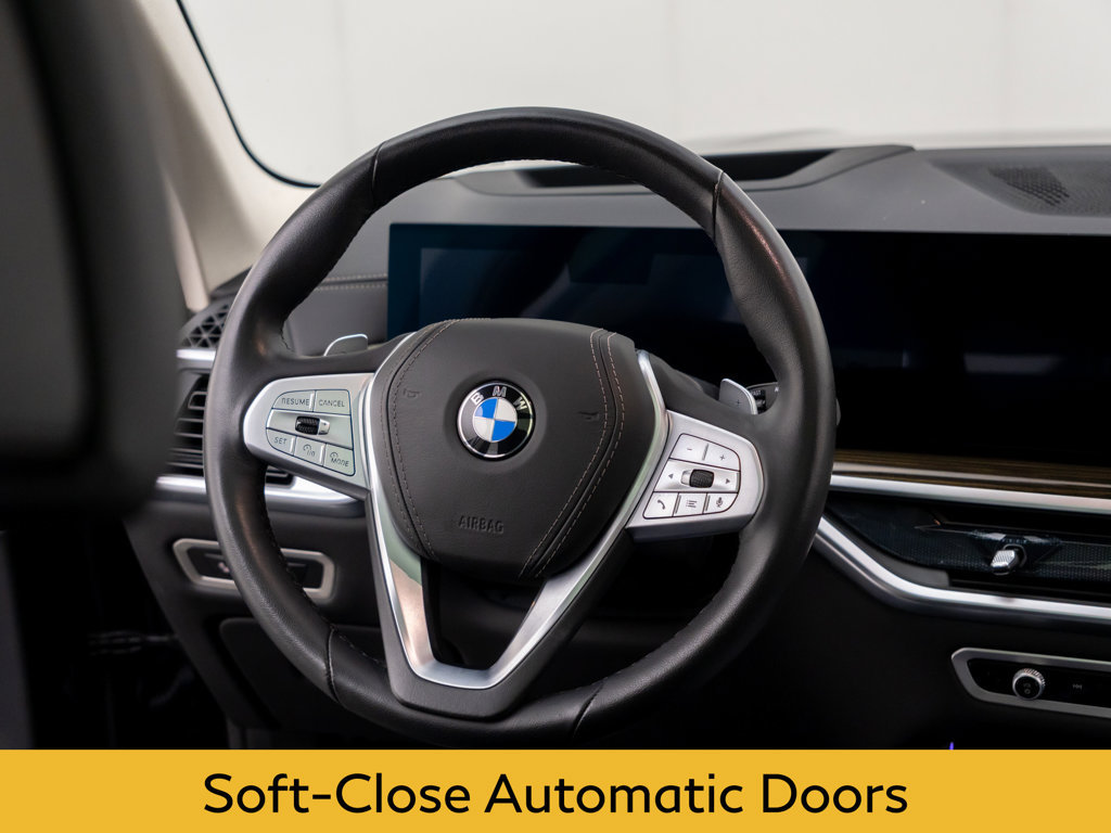 Used 2025 BMW X7 xDrive40i w/ Premium Package AWD/4WD image 11