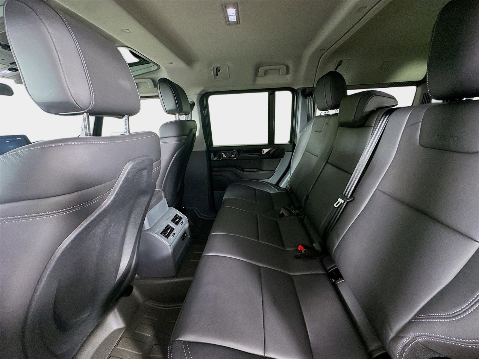 Used 2024 INEOS Grenadier Fieldmaster Edition image 39