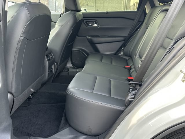 Certified 2025 Nissan Rogue SL w/ Tech Package FWD image 23
