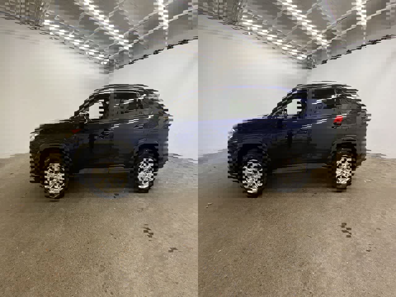 Used 2021 Toyota RAV4 XLE image 3