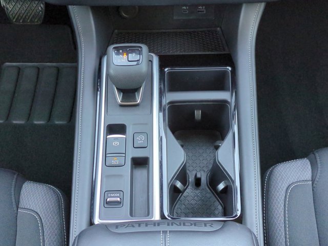 Used 2025 Nissan Pathfinder SV image 19