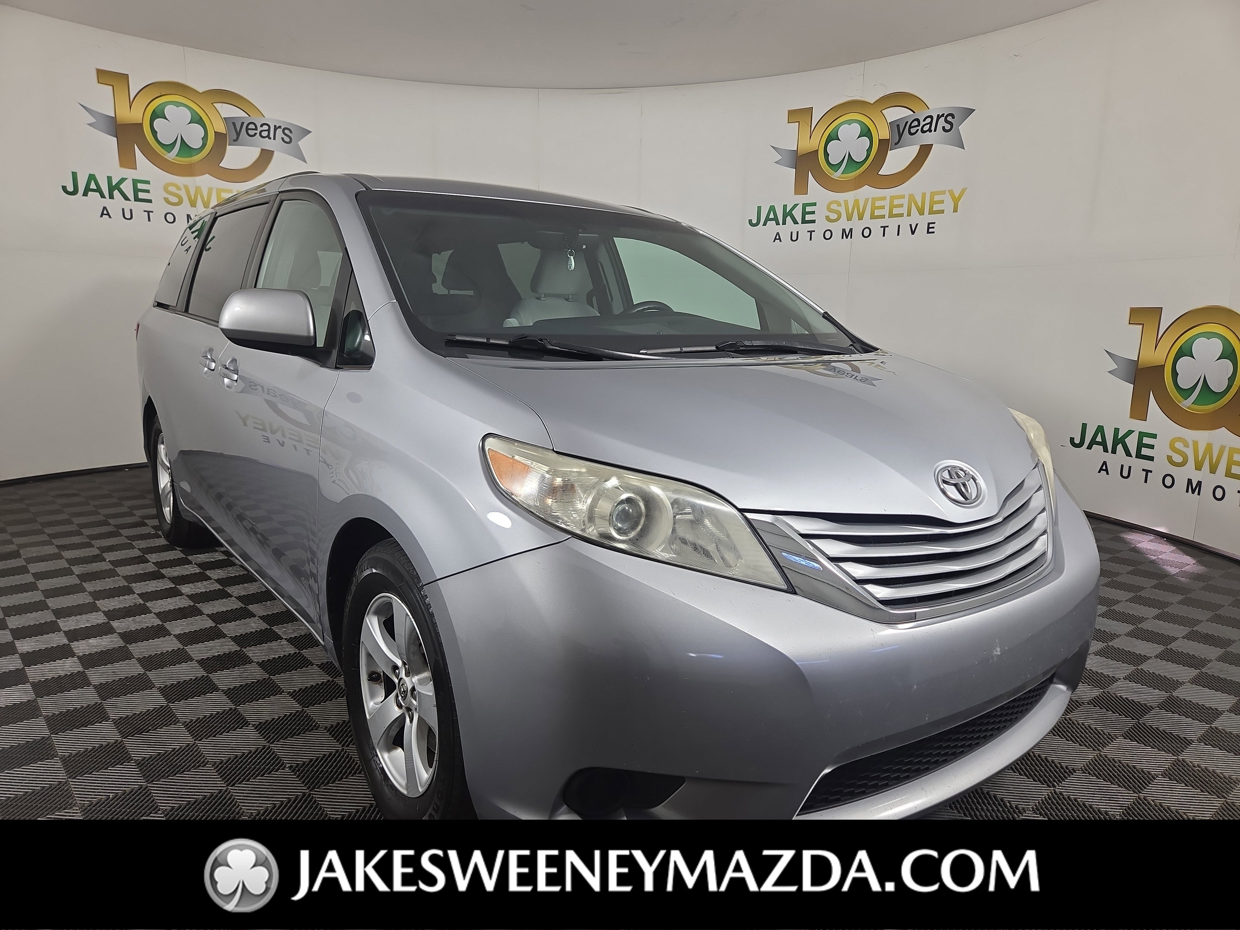 Used 2017 Toyota Sienna LE