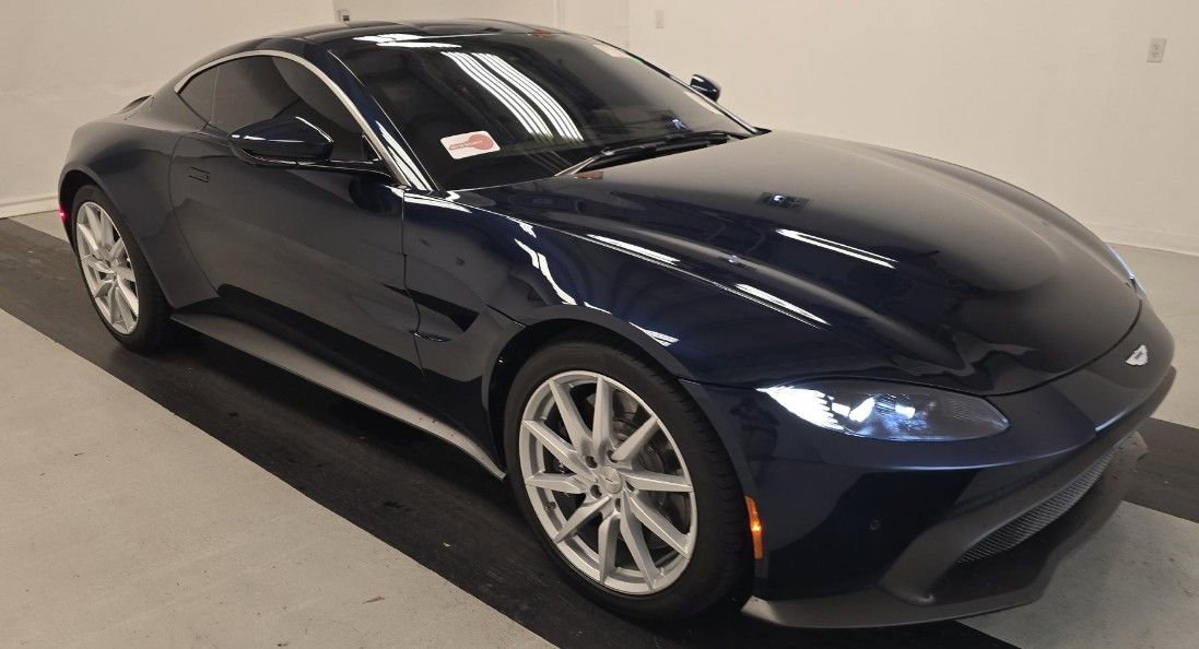 Used 2019 Aston Martin V8 Vantage Coupe image 3