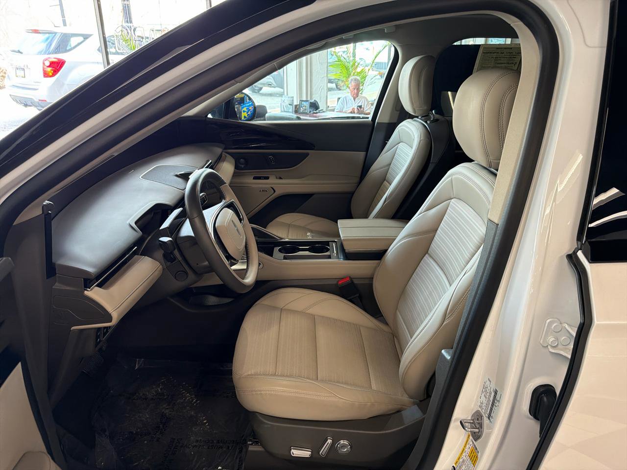 Used 2024 Lincoln Nautilus Reserve w/ Equipment Group 202A image 7