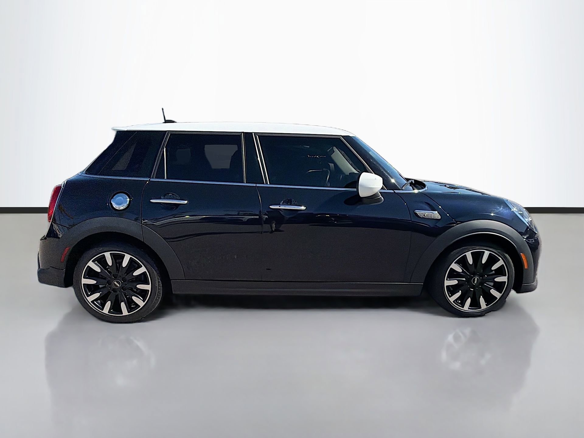 Used 2022 MINI Cooper S image 3