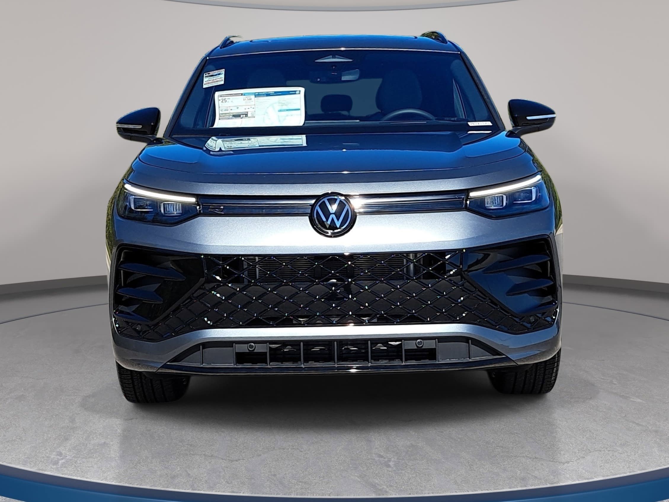 New 2026 Volkswagen Tiguan SE R-Line AWD/4WD image 2