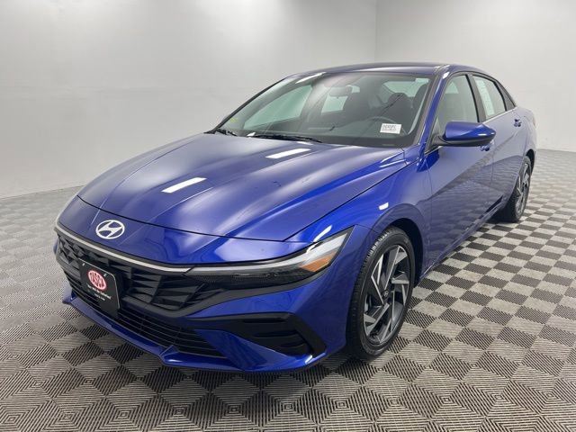 Used 2024 Hyundai Elantra SEL w/ Convenience Package image 2
