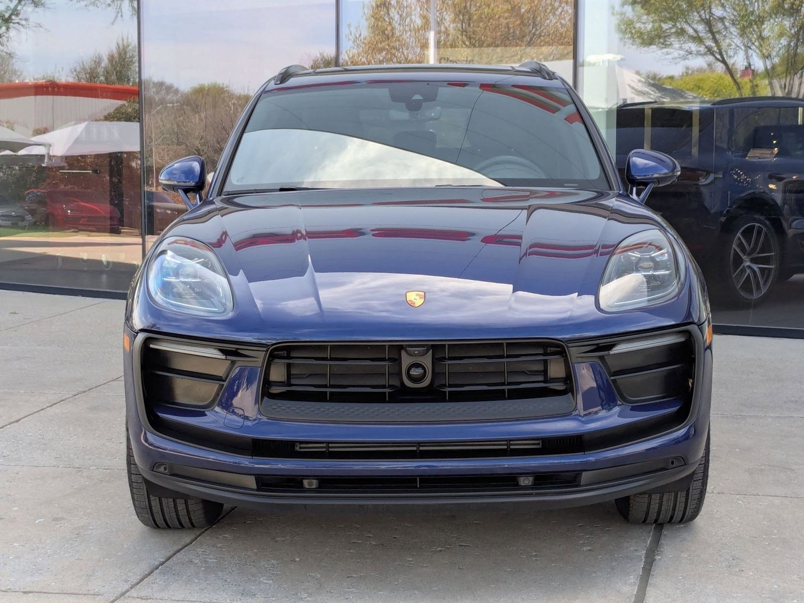 Certified 2025 Porsche Macan image 6