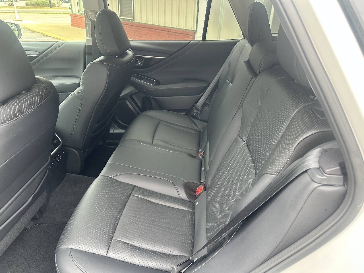 Used 2023 Subaru Outback Touring AWD/4WD image 23
