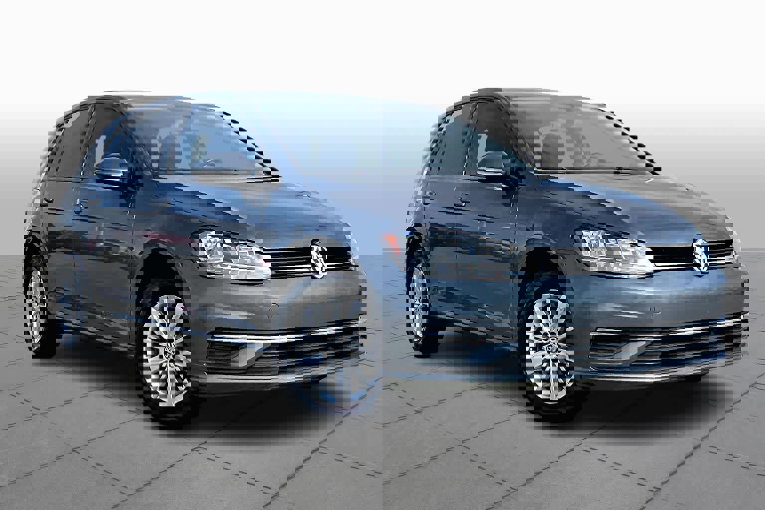 Used 2019 Volkswagen Golf S image 2