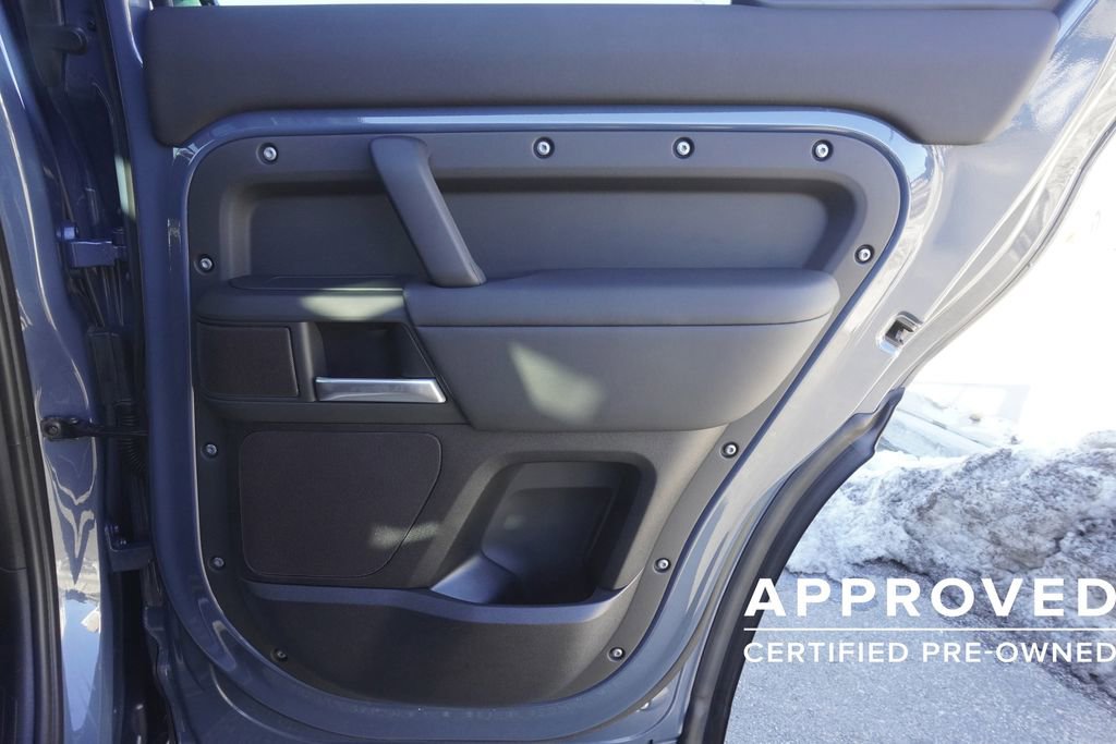 Used 2025 Land Rover Defender 110 S image 25