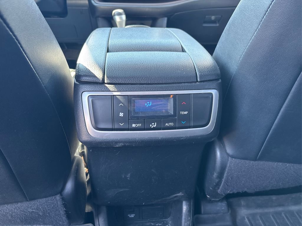 Used 2018 Toyota Highlander XLE w/ Carpet Mat Package (TMS) AWD/4WD image 37