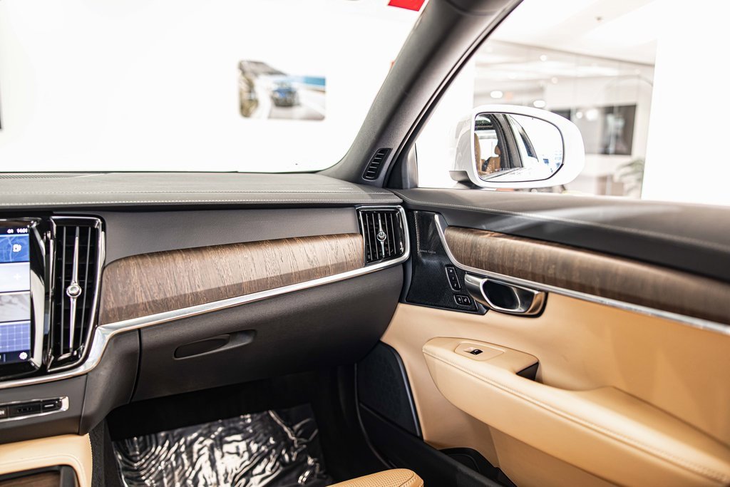Used 2023 Volvo V90 B6 Cross Country Ultimate w/ Climate Package image 39